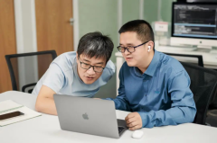 动产物全体架构正在不变性、平安性和成本节制